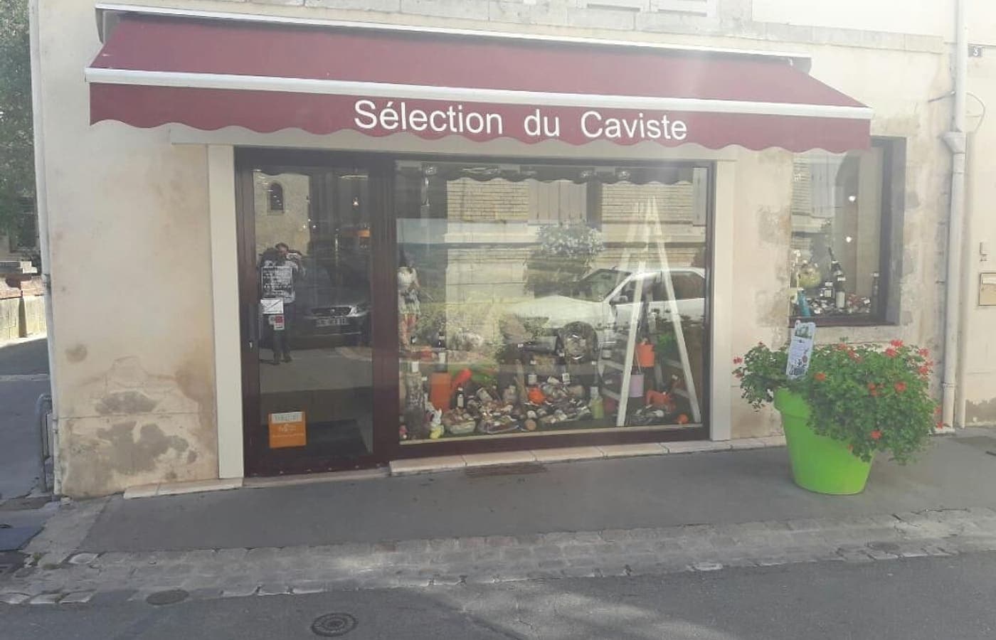 La devanture de Sélection du Caviste, rue Gambetta à Jargeau